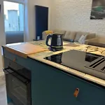 Przy Plazy 2, Marynarki Polskiej 57 Apartment *