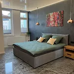 Przy Plazy 2, Marynarki Polskiej 57 Apartment *