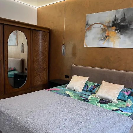 Przy Plazy 2, Marynarki Polskiej 57 *