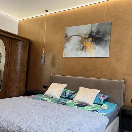 Przy Plazy 2, Marynarki Polskiej 57 Apartment