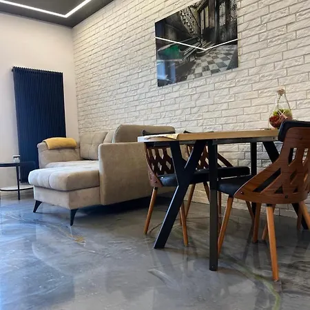 Przy Plazy 2, Marynarki Polskiej 57 *