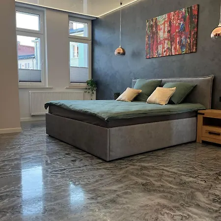 Przy Plazy 2, Marynarki Polskiej 57 *