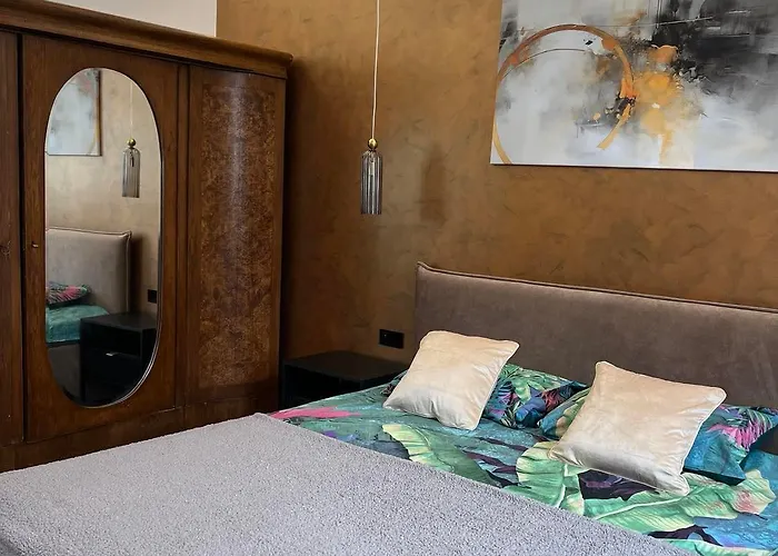 Przy Plazy 2, Marynarki Polskiej 57 *