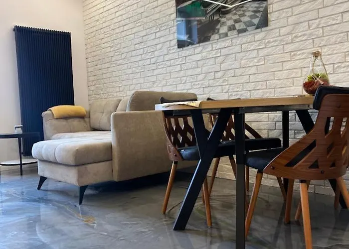 Przy Plazy 2, Marynarki Polskiej 57 *