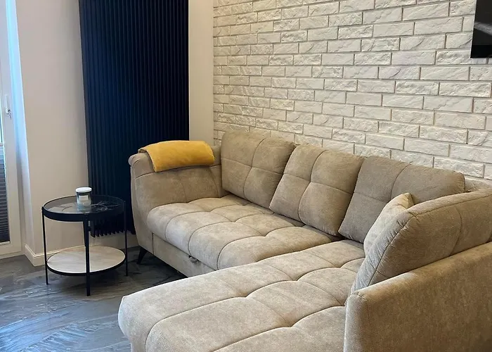 Przy Plazy 2, Marynarki Polskiej 57