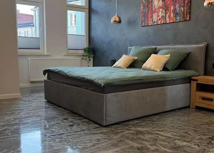 Przy Plazy 2, Marynarki Polskiej 57 *