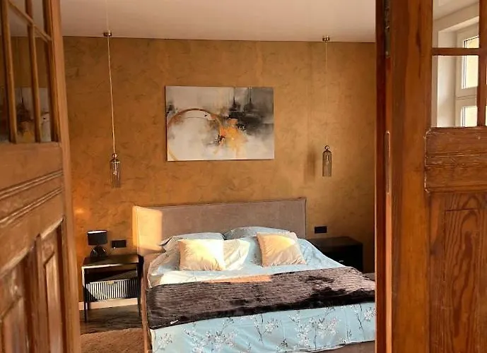 Przy Plazy 2, Marynarki Polskiej 57 *